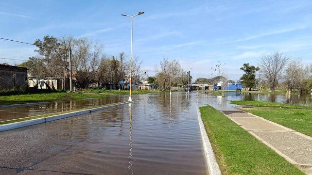 Concordia: comenzó la evacuación de familias por la creciente del río