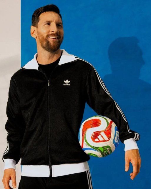 Lionel Messi con la pelota Trionda Lionel Messi con la pelota Trionda