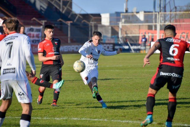 Ante Colón, Patronato sumó tres puntos más en el Grella. Ante Colón, Patronato sumó tres puntos más en el Grella.