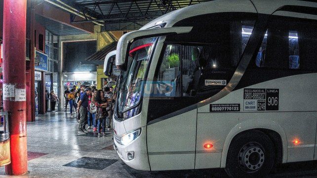 En el marco de la paritaria, sindicato y empresarios de transporte volverán a reunirse hoy para definir el aumento salarial para los choferes de colectivos