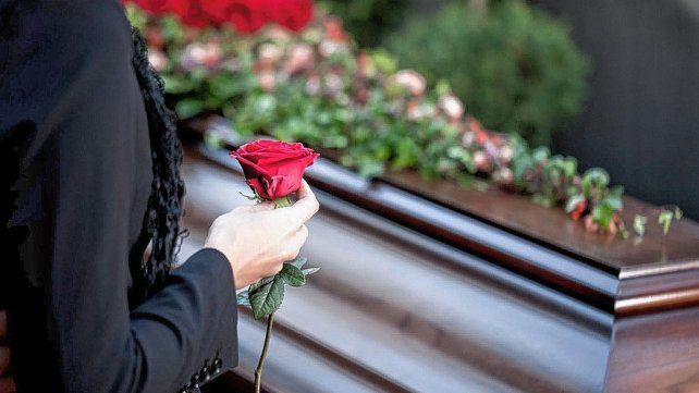 La situación sanitaria de la pandemia mejoró, pero los servicios de sepelio siguen con férreos protocolos: los velorios solo duran entre cuatro y ocho horas