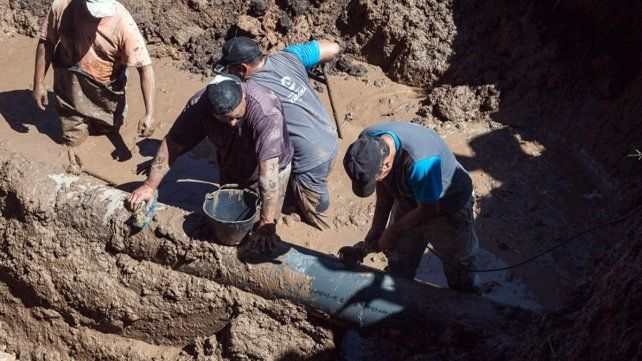 Caños rotos y falta de agua, una constante en Paraná. Caños rotos y falta de agua, una constante en Paraná.