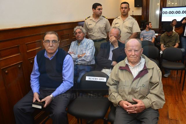 Obaid, junto a otros acusados por delitos de lesa humanidad. Obaid, junto a otros acusados por delitos de lesa humanidad.