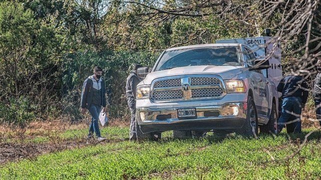 Personal de la División Investigaciones de la Policía de Entre Ríos trabajaba este lunes por la mañana en calle Montiel al 3.350 de Paraná