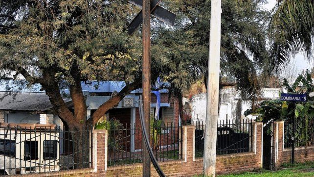 Sospechan que el policía se conectaba a las páginas de Facebook desde la comisaría 15° de Paraná.