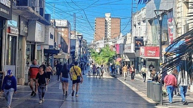 El sábado fue cuando más gente hubo en la Peatonal de Paraná comprando regalos para el Día de la Madre El sábado fue cuando más gente hubo en la Peatonal de Paraná comprando regalos para el Día de la Madre