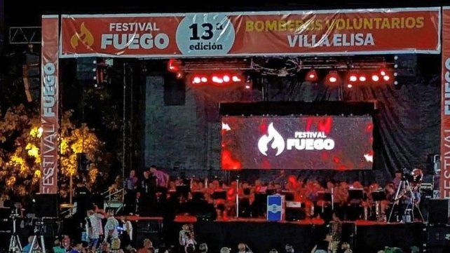 El Fuego Fest que organizan los Bomberos Voluntarios de Villa Elisa es un éxito cada año. El Fuego Fest que organizan los Bomberos Voluntarios de Villa Elisa es un éxito cada año.