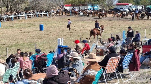 Proteccionistas intentaron frenar la jineteada en Oro Verde. Proteccionistas intentaron frenar la jineteada en Oro Verde.