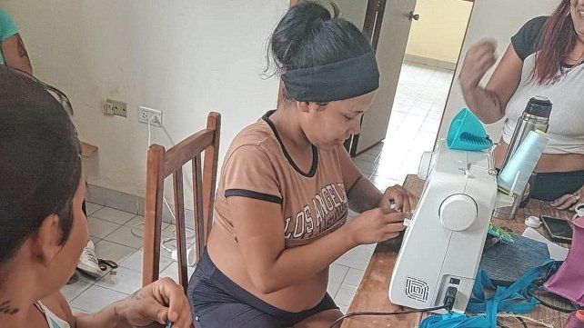 El taller de costura brinda la posibilidad de aprender un oficio El taller de costura brinda la posibilidad de aprender un oficio