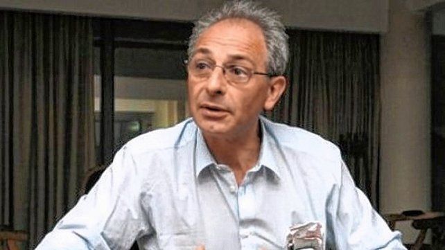 Umpiérrez. El historiador oriental revisa el origen del rojo diagonal trazado por José Artigas.