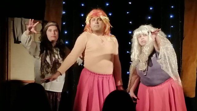 De la mano de Corpórea Artes Escénicas los sábados 3 y 10 de agosto se presentarán ambas obras en la Casa de la Cultura De la mano de Corpórea Artes Escénicas los sábados 3 y 10 de agosto se presentarán ambas obras en la Casa de la Cultura