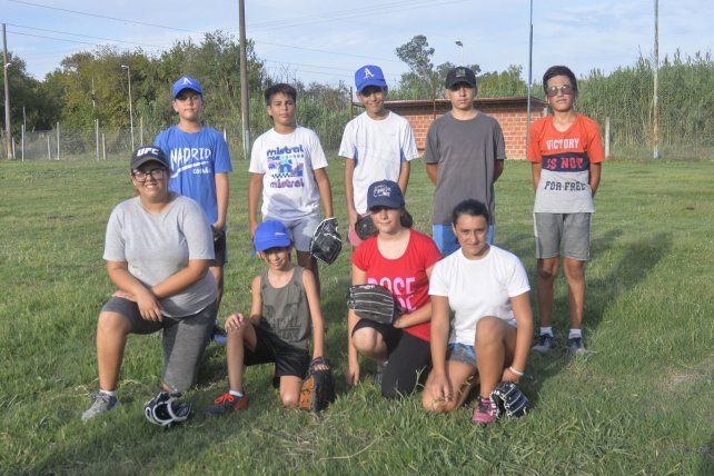 Los chicos que juegan al sóftbol en la entidad.