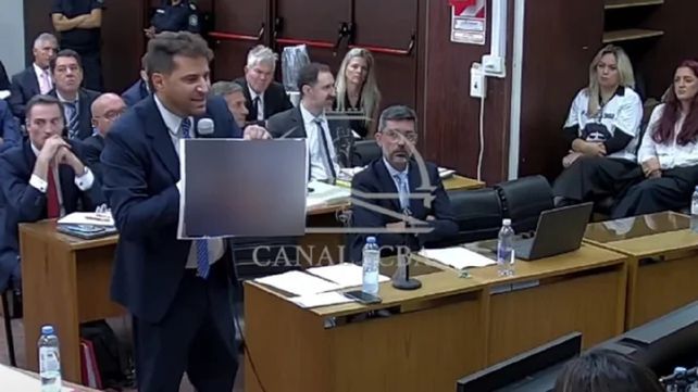 El fiscal Ferrari mostró una impactante foto del estadio de Diego Armando Maradona en el lecho de su muerte. El fiscal Ferrari mostró una impactante foto del estadio de Diego Armando Maradona en el lecho de su muerte. 