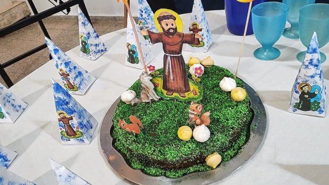 Al cierre, compartieron una torta alusiva al santo Al cierre, compartieron una torta alusiva al santo