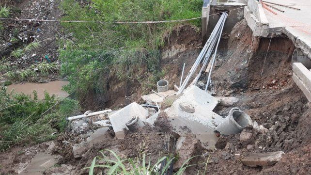 Parte del puente de Moreno se desmoronó tras una tormenta que hubo en Paraná en enero de este año.