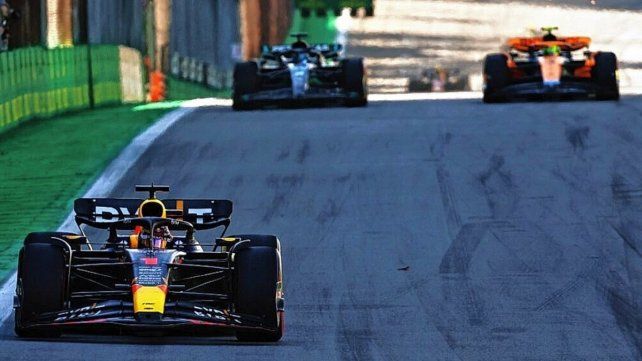 Max Verstappen va por todo en Brasil. Max Verstappen va por todo en Brasil.