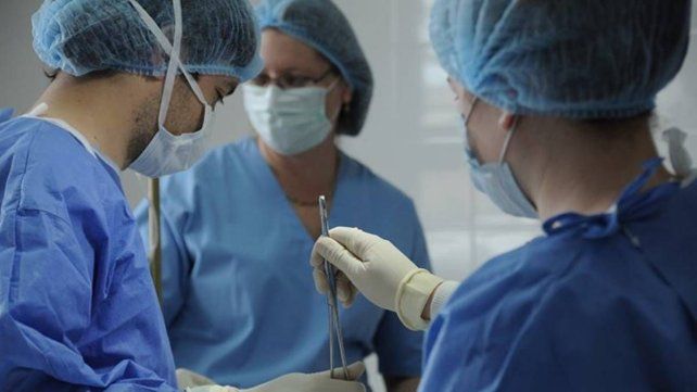 Tras la evaluación que confirma que cumple con todos los estándares requeridos, la acreditación de la carrera de Medicina tendrá una vigencia de seis años Tras la evaluación que confirma que cumple con todos los estándares requeridos, la acreditación de la carrera de Medicina tendrá una vigencia de seis años