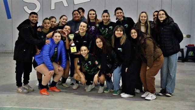 La unión fue la clave del éxito: todas las protagonistas de José Hernández posan con orgullo tras consagrarse campeonas. La unión fue la clave del éxito: todas las protagonistas de José Hernández posan con orgullo tras consagrarse campeonas.