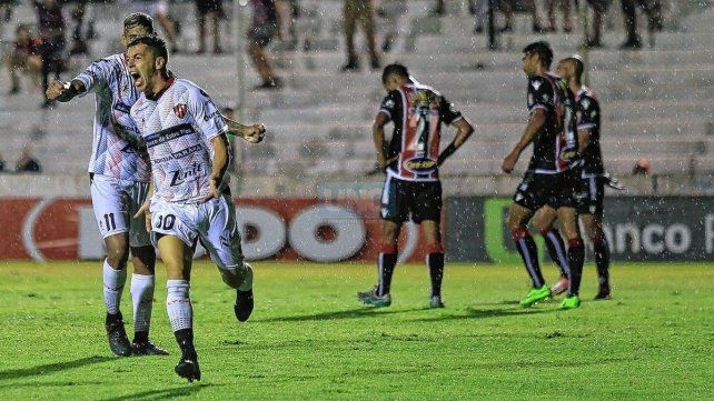 Matías Garrido es el futbolista que más goles le convirtió a Chacarita luciendo la camiseta de Patronato Matías Garrido es el futbolista que más goles le convirtió a Chacarita luciendo la camiseta de Patronato