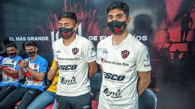 Juan Pablo Barinaga y Brian Nievas lucieron el diseño alternativo bautizado como