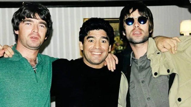 El día que Oasis conoció a Diego Maradona. El día que Oasis conoció a Diego Maradona.