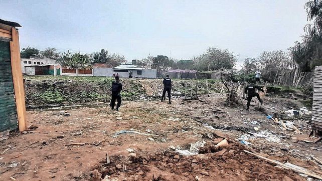 Retiraron dos casillas del barrio Villa Busti.