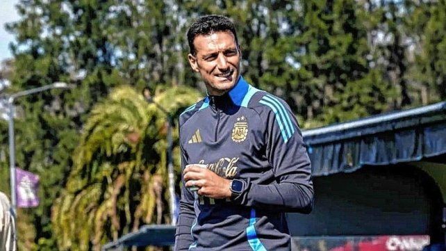 Lionel Scaloni analiza llamar a un solo jugador. Lionel Scaloni analiza llamar a un solo jugador.