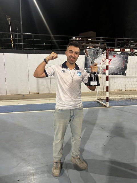 Nicolás Albornoz, entrenador de Mariano Moreno C. Nicolás Albornoz, entrenador de Mariano Moreno C.