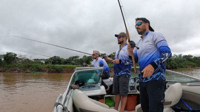 El trío ganador en la Fiesta Provincial del Surubí Entrerriano. El trío ganador en la Fiesta Provincial del Surubí Entrerriano.