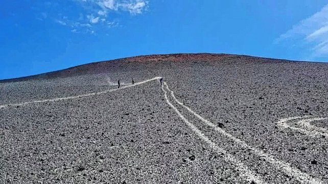 Incumplieron las normas en un área protegida de Catamarca y pasearon en cuatriciclos. Las marcas no desaparecerán hasta dentro de 30 o 40 años