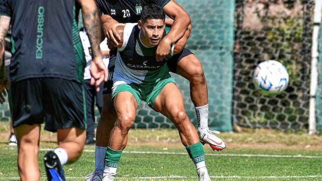 Lázaro Romero en el entrenamiento de Ferro. Lázaro Romero en el entrenamiento de Ferro.