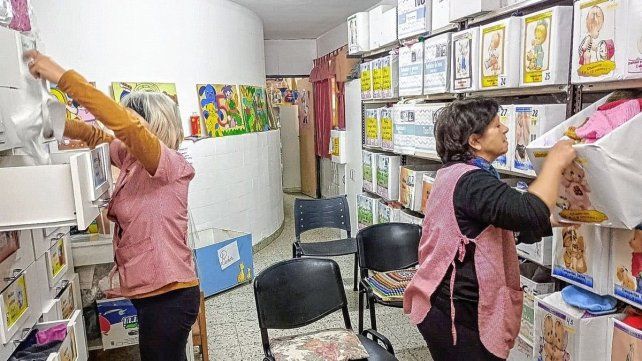 Dedicación. Todo lo que se recibe se lava, se clasifica, se ordena y se entrega de acuerdo a las necesidades. Dedicación. Todo lo que se recibe se lava, se clasifica, se ordena y se entrega de acuerdo a las necesidades.