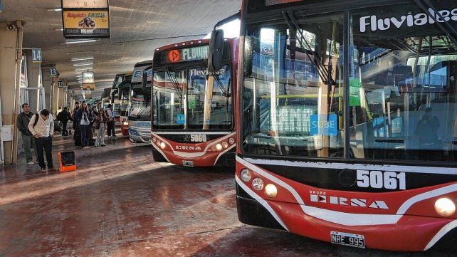 Aumentaron los pasajes del transporte interurbano entre Santa Fe y Paraná. Aumentaron los pasajes del transporte interurbano entre Santa Fe y Paraná.