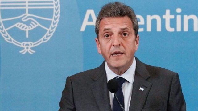 "No se va a usar un solo dólar de las reservas" para pagar el vencimiento al FMI, dijo Sergio Massa