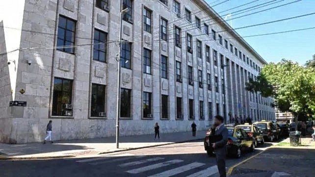 El primero se enteró tiempo después que era el progenitor y pidió impugnar el apellido del hombre que reconoció a su hija