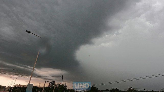 El SMN emitió un aviso a corto plazo por tormentas fuertes con lluvias intensas y ráfagas que involucra a las localidades entrerrianas de Gualeguay, Islas del Ibicuy y Victoria.