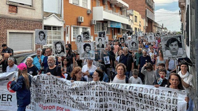 La movilización recorrió las calles de Paraná. La movilización recorrió las calles de Paraná.