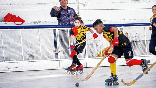 El juvenil del Pingüi en velocidad con bocha dominada. El juvenil del Pingüi en velocidad con bocha dominada.