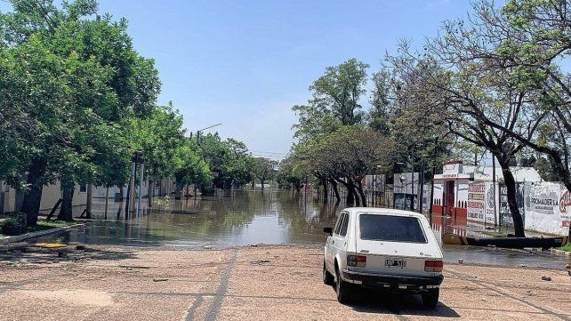En Concordia el nivel del río es elevado. En Concordia el nivel del río es elevado.