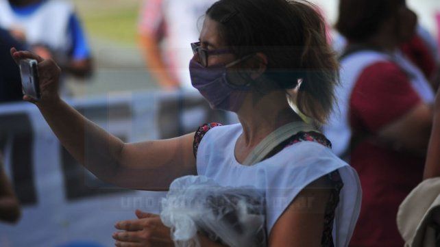 Docentes en la Carpa Blanca de Agmer.