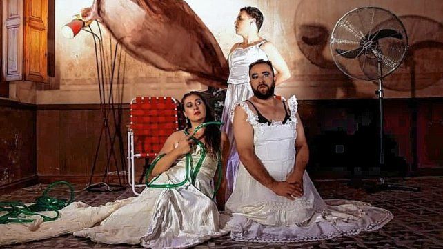 "Vagones transportan humo", un espectáculo que homenajea a Alejandro Urdapilleta.