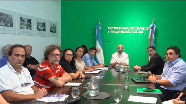 El Gobierno retoma la discusión salarial con gremios docentes y estatales El Gobierno retoma la discusión salarial con gremios docentes y estatales