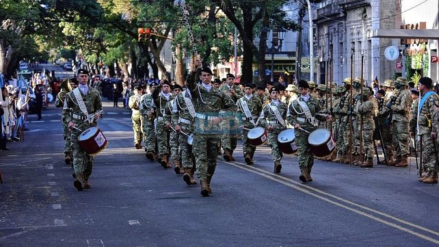 En Paraná, el desfile por el Día de la Independencia se reeditó en Alameda de la Federación.