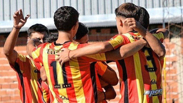 El equipo dirigido por Maximiliano Banega va por su quinta corona. El equipo dirigido por Maximiliano Banega va por su quinta corona.