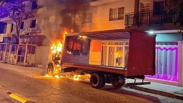 Incendio de camión. Incendio de camión.