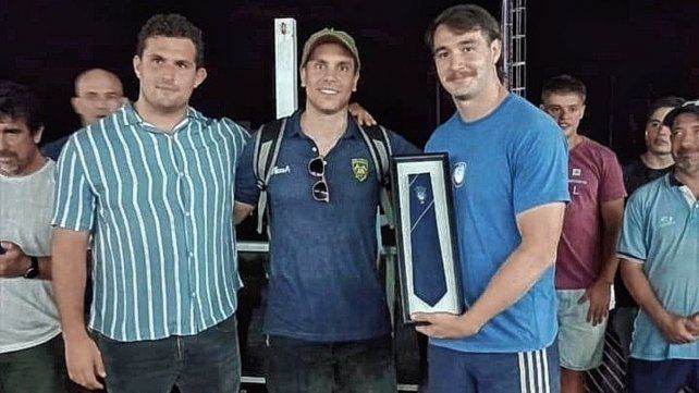 Jugadores y dirigentes de Rowing y Ceibos compartieron un grato momento en La Tortuguita. Jugadores y dirigentes de Rowing y Ceibos compartieron un grato momento en La Tortuguita.