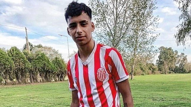Lucas González fue baleado en la cabeza cuando volvía de la práctica con sus compañeros. Se investigan las causas.