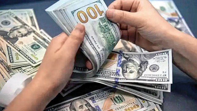 El dólar oficial subió por primera vez en 13 jornadas y el blue sigue en el freezer. El dólar oficial subió por primera vez en 13 jornadas y el blue sigue en el freezer.
