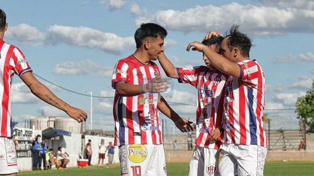 Atlético Paraná goleó y clasificó como mejor segundo a la siguiente ronda del Regional Amateur. Atlético Paraná goleó y clasificó como mejor segundo a la siguiente ronda del Regional Amateur.