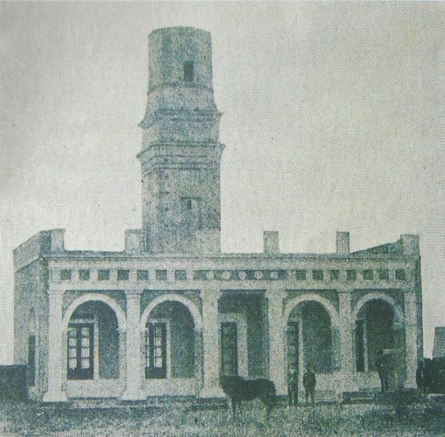 Pasado. Fotografía del edificio de aproximadamente 1870. Pasado. Fotografía del edificio de aproximadamente 1870.